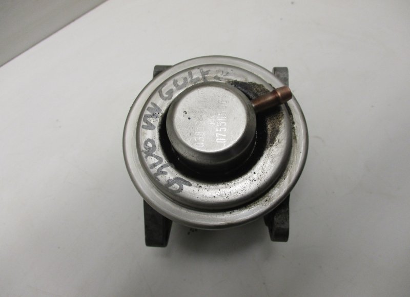 Volkswagen Golf 5 EGR Valve EGR valve — VW GOLF V (1K) (2003-2009) — 038131...