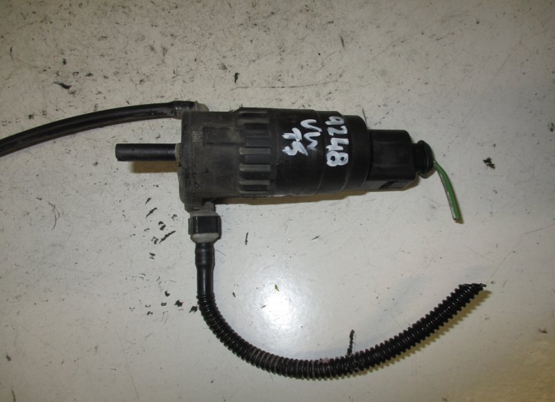 Volkswagen Transporter (T5, Caravelle, Multivan) Washer pump Windscreen VW TRANSPORTER T5 / MULTIVAN (7H, 7E, 7J) (2003...