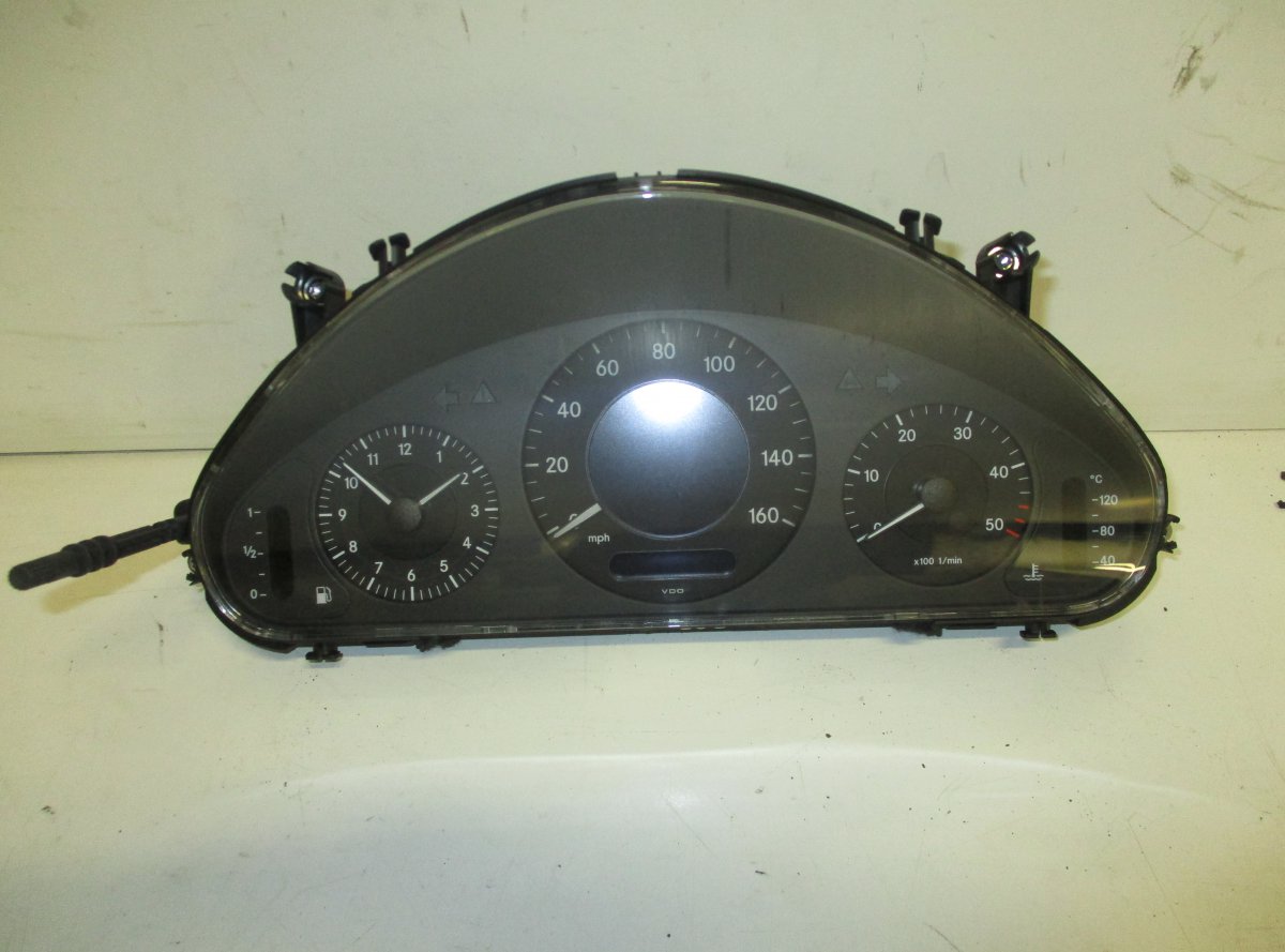 Mercedes-Benz A (W168) mittaristo MERCEDES-BENZ E-CLASS (W211) (2002-2009) Instru...