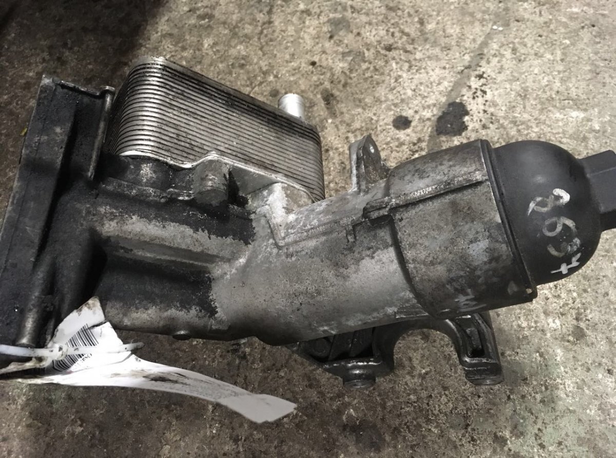BMW X5 (E70) Öljynsuodatin kiinnike BMW X5 (E70) (2007-2013) Oil Filter Bracket 778...