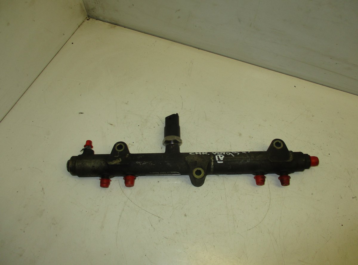Chrysler Voyager / Town & Country Fuel Distributor / fuel rail CHRYSLER VOYAGER IV (RG, RS) (2000-2008) Fuel D...