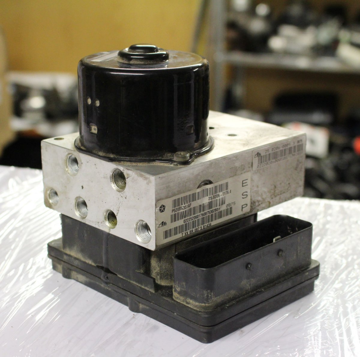 Jeep Grand Cherokee (WK) ABS hydraulic unit / pump