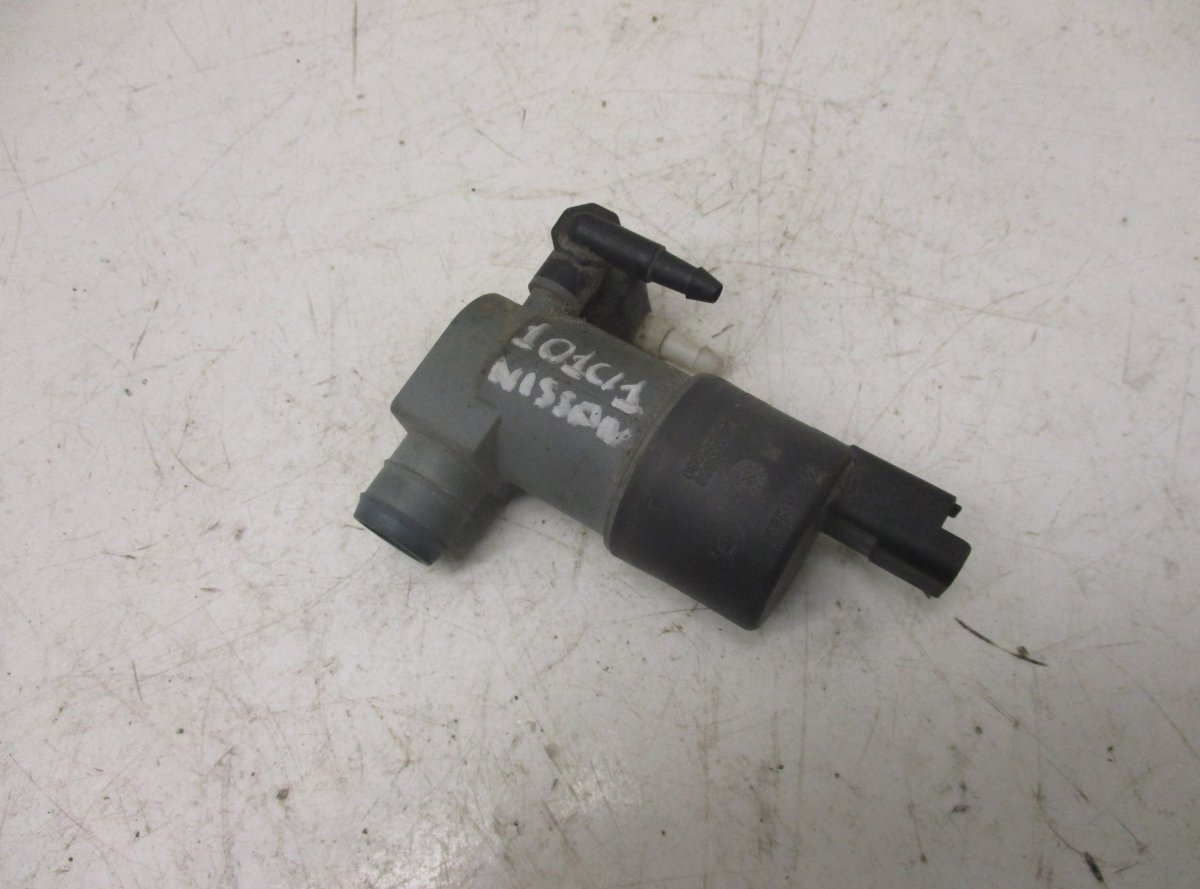 Nissan Qashqai Washer pump Windscreen NISSAN QASHQAI I (J10) (2007-2013) Washer pump ...