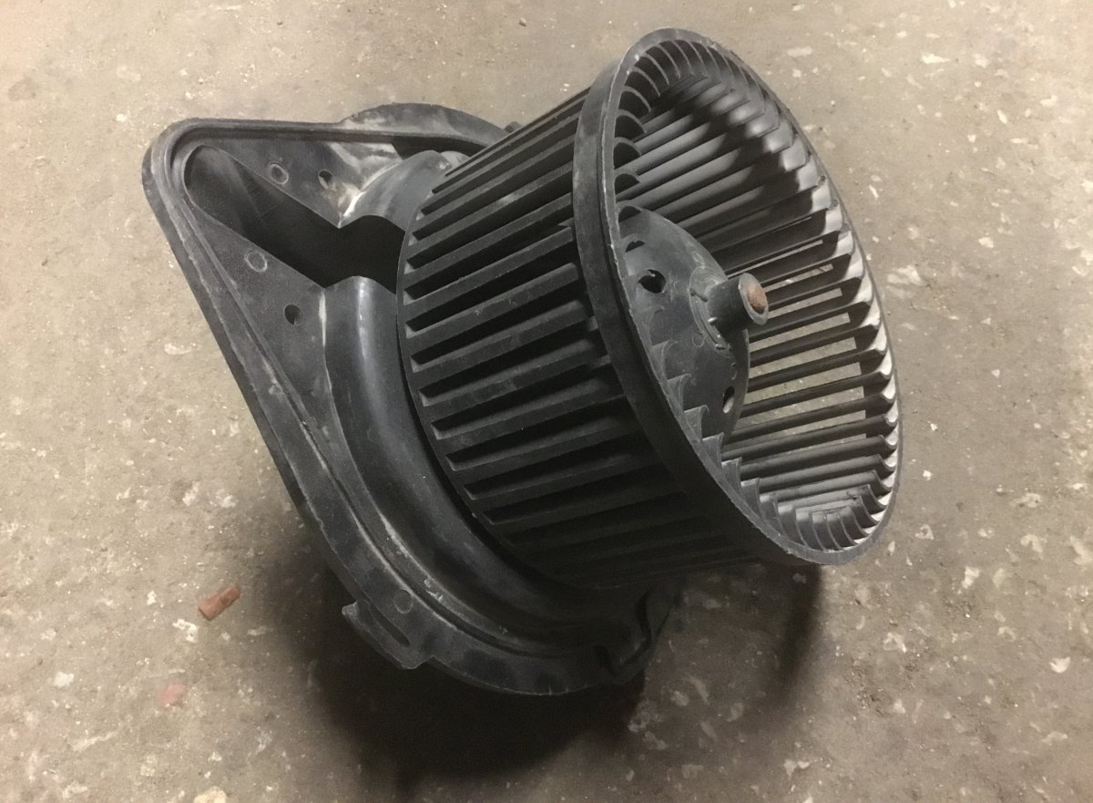 Volkswagen Passat Heater Fan VW PASSAT (B3, B4) (1988-1997) Heater Fan

Gene...