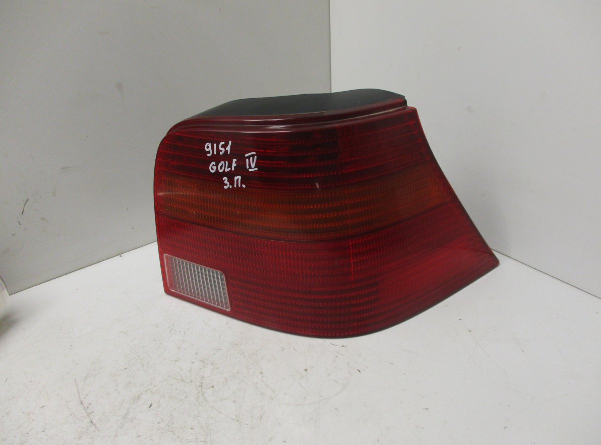Volkswagen Golf 3 Tail light, right VW GOLF IV (1J) (1997-2006) Tail light, right

...