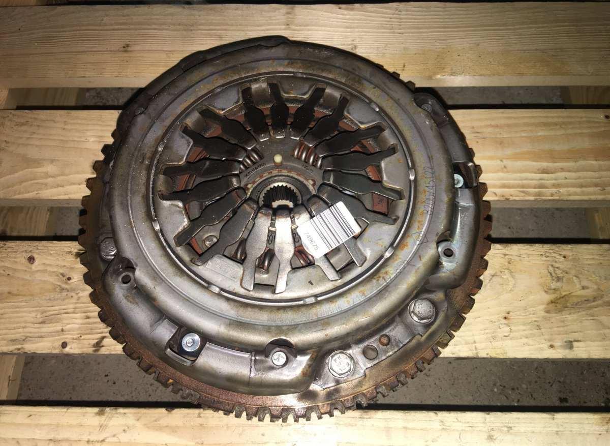 Dacia Sandero Clutch set DACIA SANDERO II (2012-2020) Clutch set

Genera...