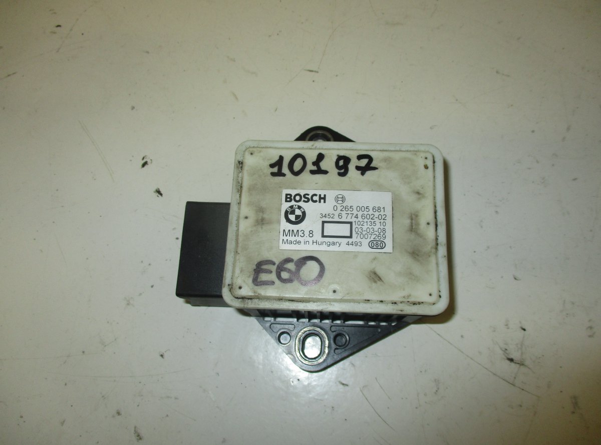 BMW 5 (E60 / E61) Yaw rate / kiertonopeus tunnistin BMW 5 (E60, E61) (2003-2010) YAW rate sensor 34...
