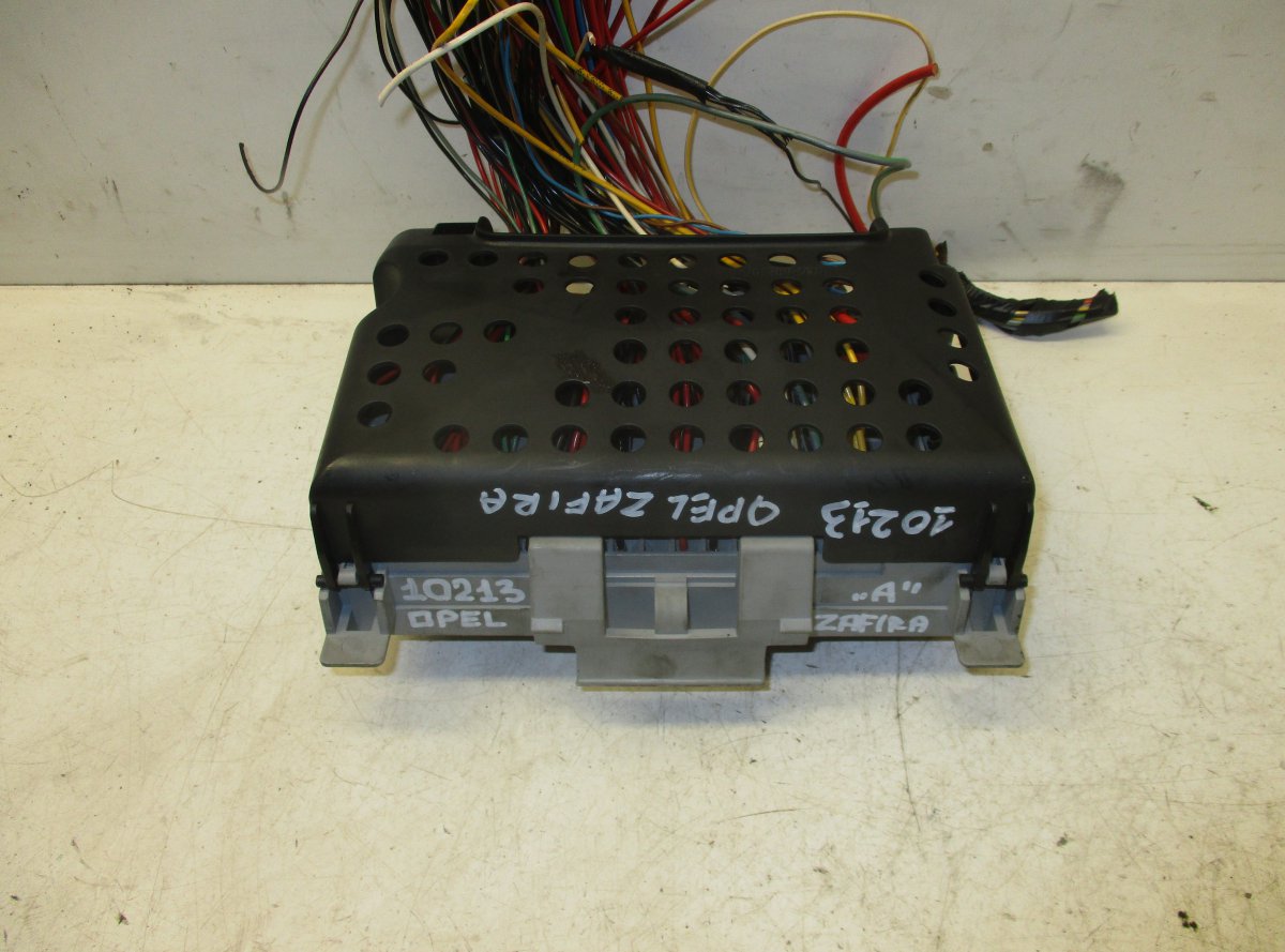 Opel Zafira (A) Fuse box Fuse box — OPEL ZAFIRA A (1999-2005) — 90589965...