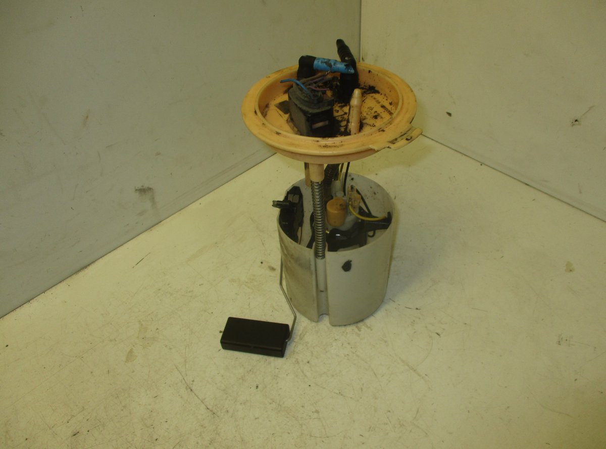 Volkswagen Golf 6 Fuel delivery pump VW GOLF VI (5K) (2008-2013) Fuel delivery pump ...