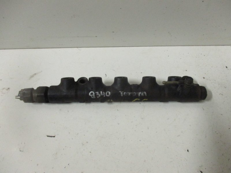 Toyota Corolla Fuel Distributor / fuel rail TOYOTA COROLLA IX (E120) (2001-2007) Fuel Distr...