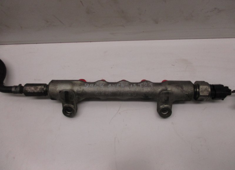 Toyota Avensis (T25) Fuel Distributor / fuel rail TOYOTA AVENSIS (T250) (2003-2008) Fuel Distribu...
