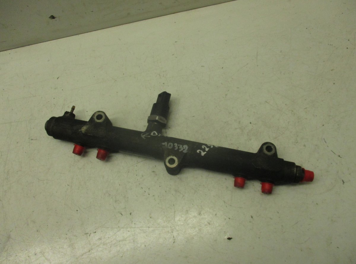 Chrysler Voyager / Town & Country Fuel Distributor / fuel rail CHRYSLER VOYAGER IV (RG, RS) (2000-2008) Fuel D...
