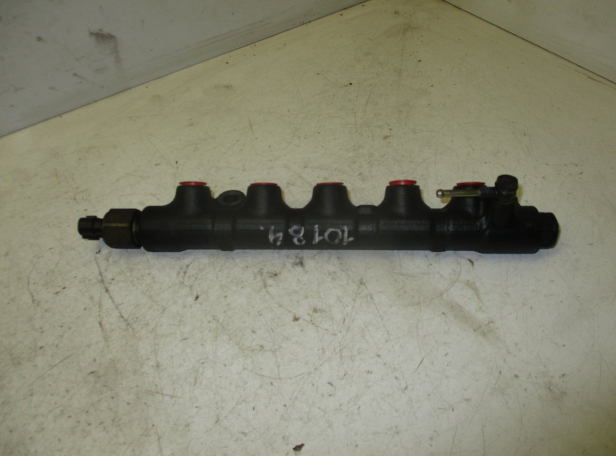 Toyota Avensis Verso Fuel Distributor / fuel rail TOYOTA AVENSIS VERSO (XM20) (2001-2009) Fuel Di...
