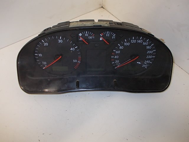 Volkswagen Passat mittaristo VW PASSAT B5 (3B2) (1996-2000) Instrument Clust...