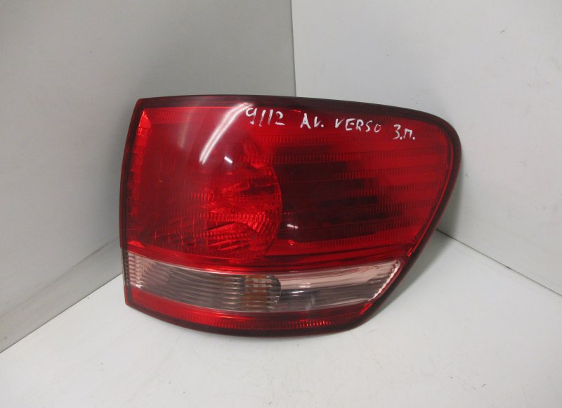 Toyota Avensis Verso Tail light, right TOYOTA AVENSIS VERSO (XM20) (2001-2009) Tail li...