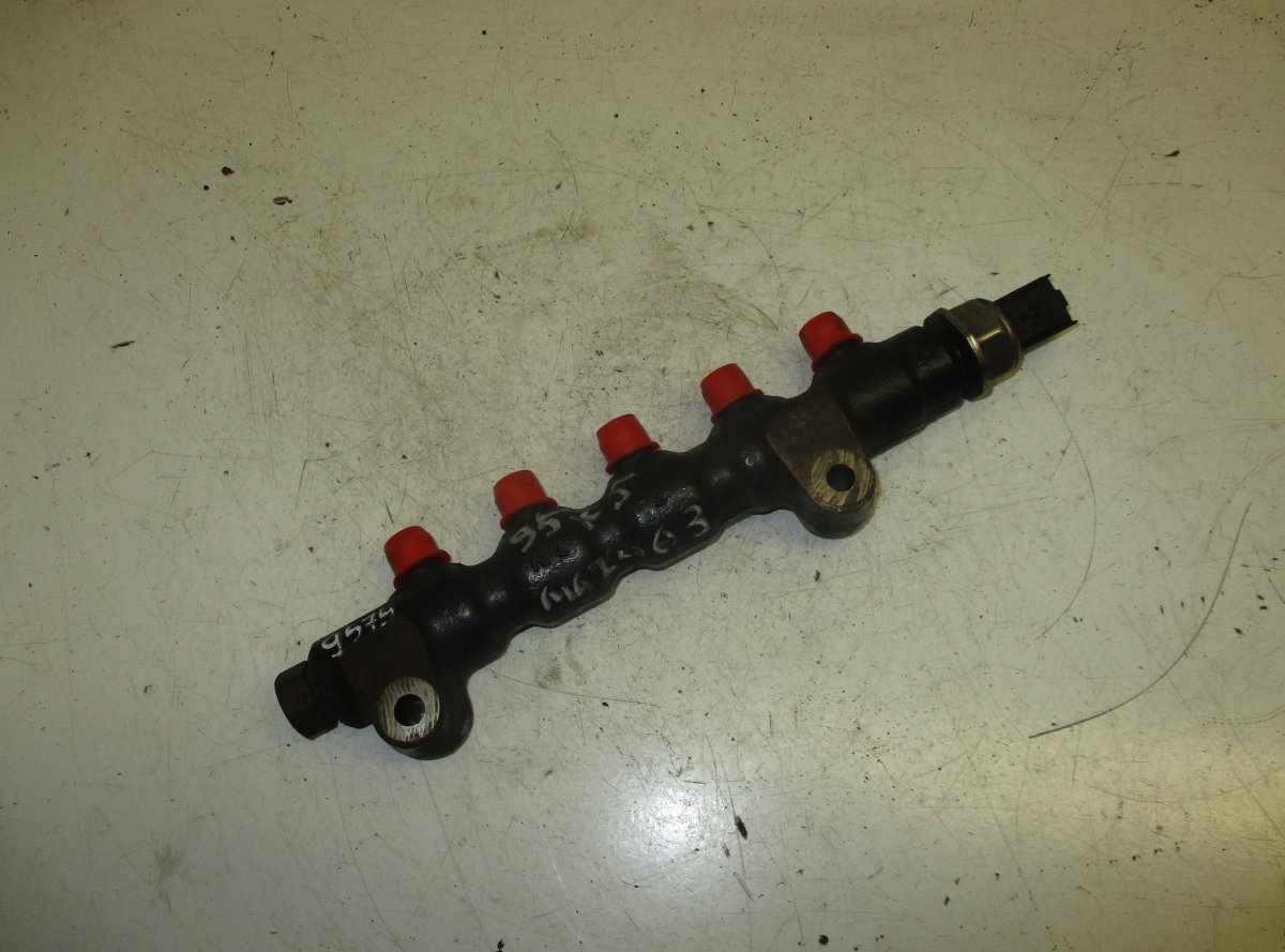 Mazda 3 (BK) Fuel Distributor / fuel rail MAZDA 3 I (BK) (2000-2009) Fuel Distributor / f...