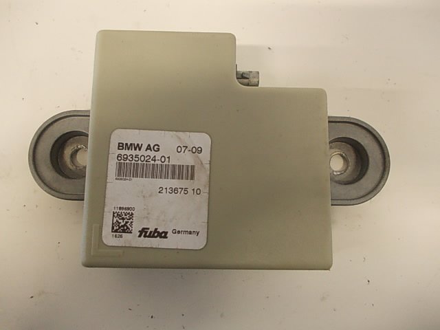 BMW 3 (E90 / E91 / E92 / E93) Aerial amplifier / control unit BMW 3 (E90, E91, E92, E93) (2005-2011) Aerial a...