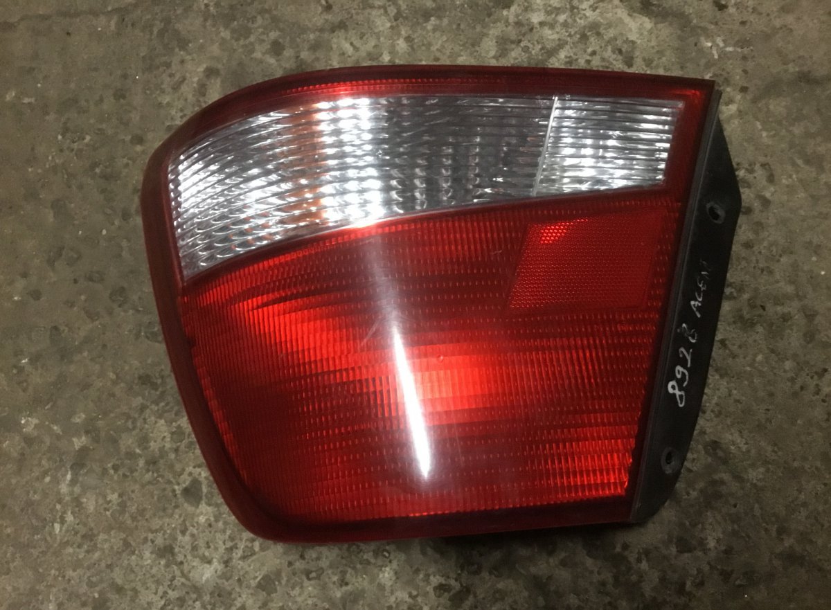Hyundai Accent Tail light, right HYUNDAI ACCENT II (LC) (1999-2005) Tail light, ...