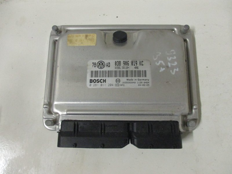 Volkswagen Passat Engine Control Unit / module (ECU) VW PASSAT B5 (3B3) (2000-2005) Engine Control U...