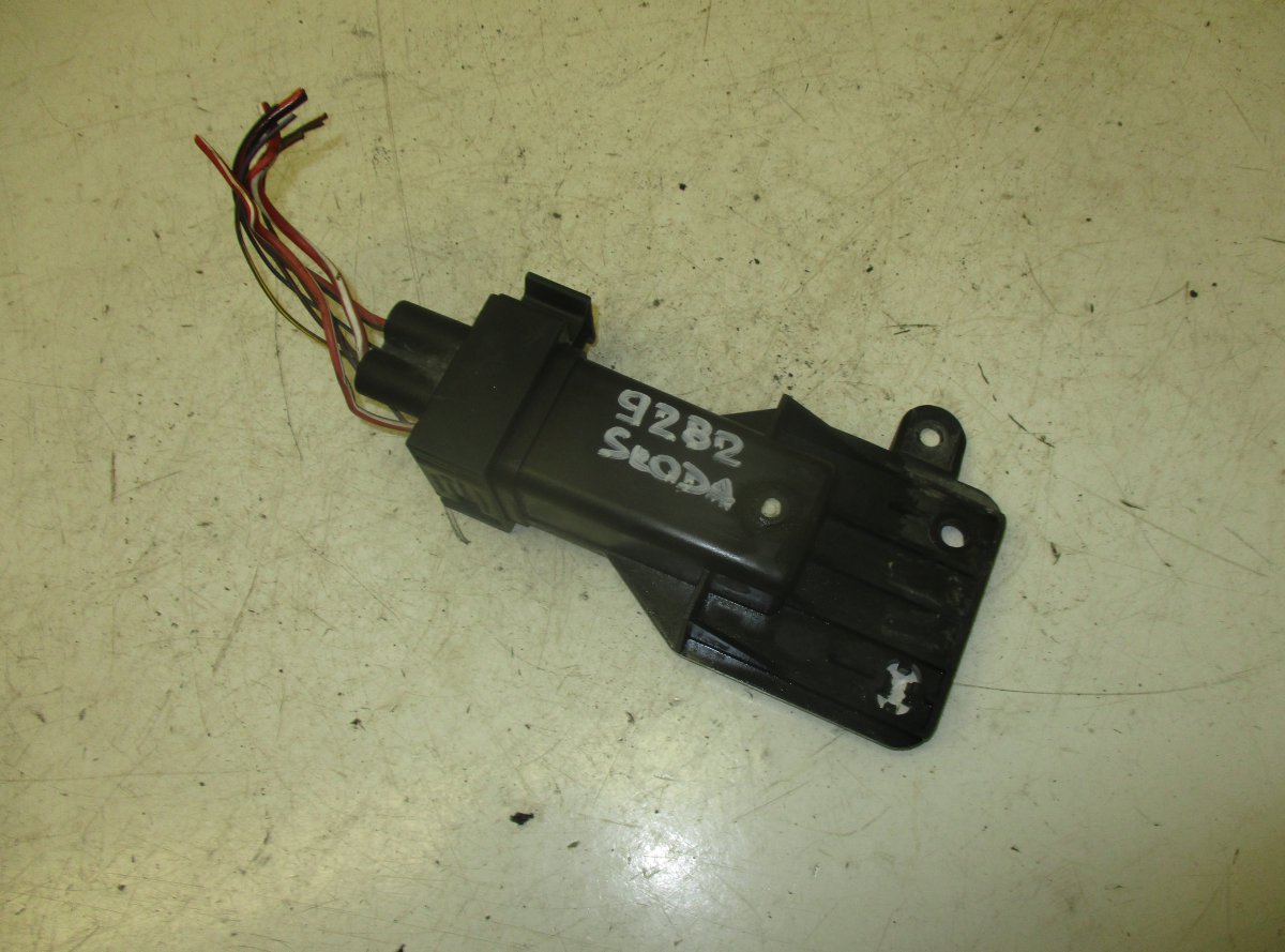 Skoda Roomster / Praktik Radiator Fan Relay / Control unit SKODA ROOMSTER / PRAKTIK (5J) (2005-2015) Radia...