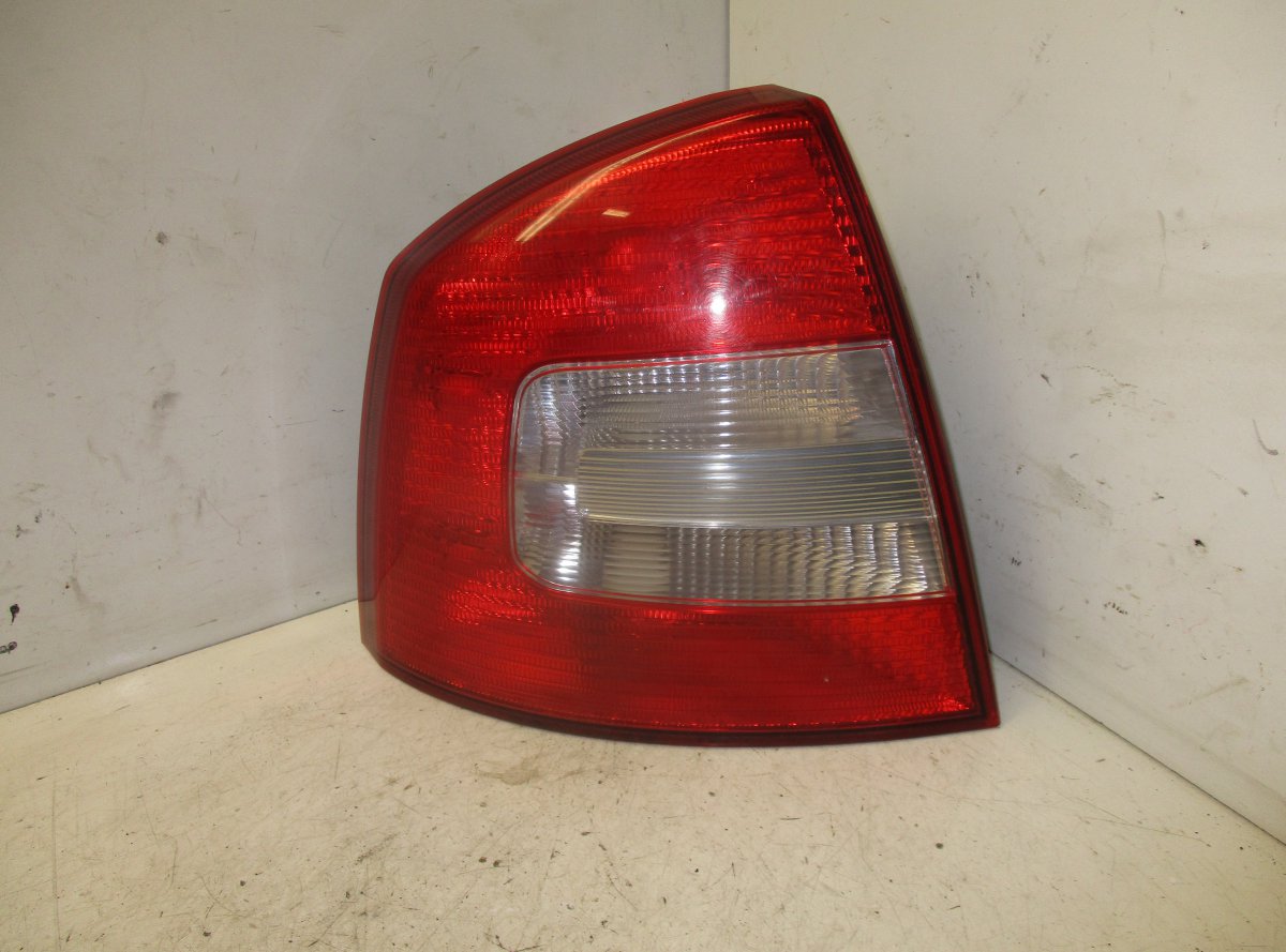 Skoda Octavia задняя фара (левая) SKODA OCTAVIA II (1Z) (2004-2013) Tail light le...
