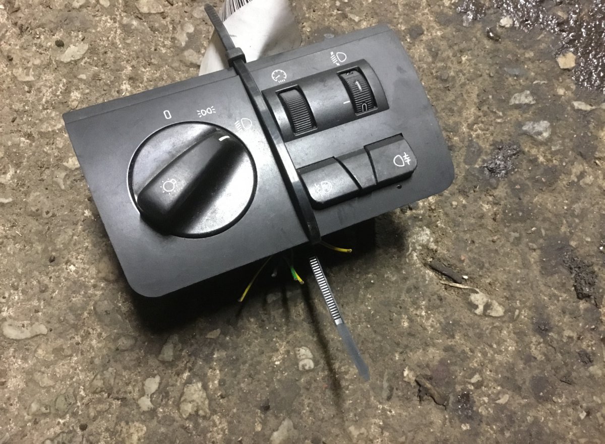 BMW X5 (E53) Headlight Switch BMW X5 (E53) (2000-2007) Headlight Switch 83722...