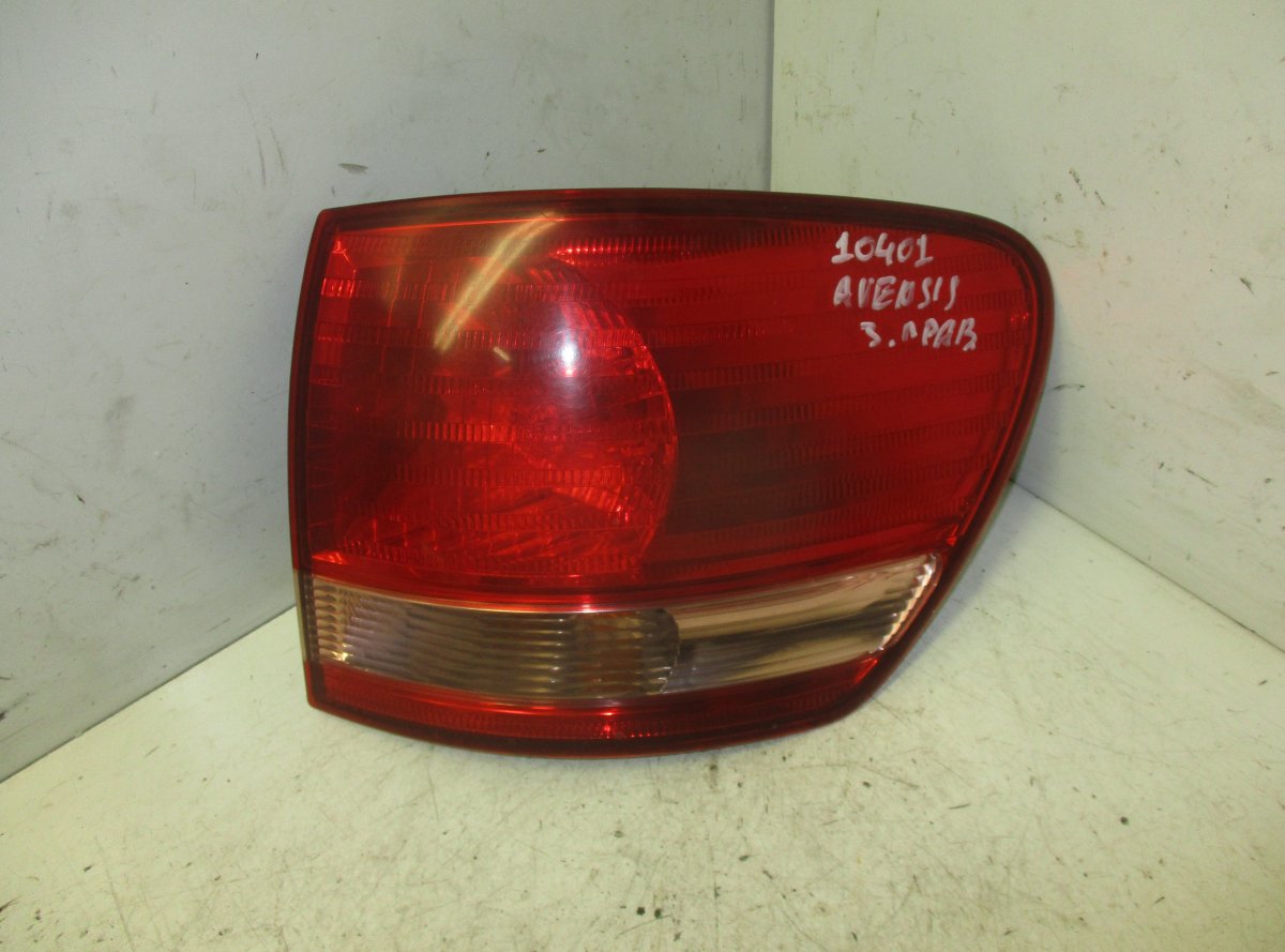 Toyota Avensis Verso Tail light, right TOYOTA AVENSIS VERSO (XM20) (2001-2009) Tail li...