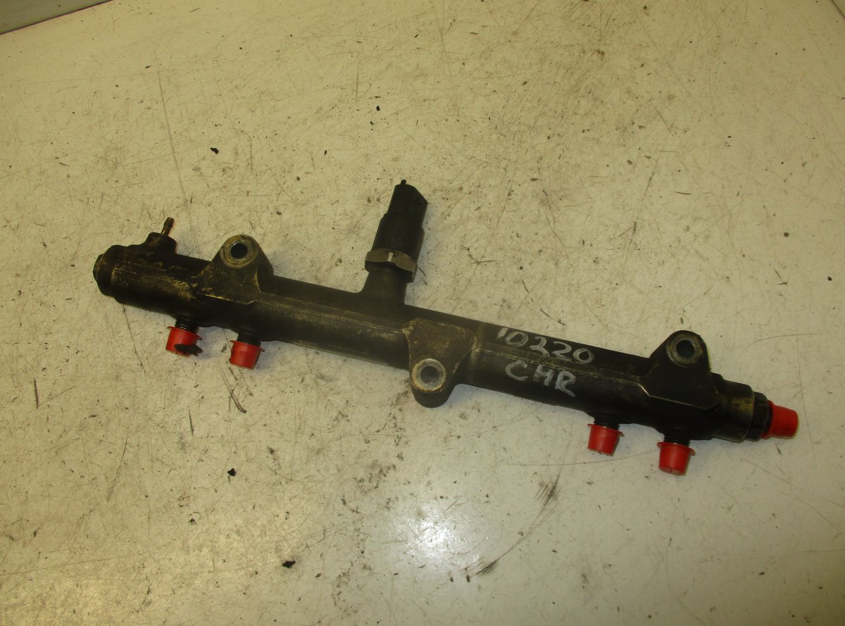 Chrysler Voyager / Town & Country Fuel Distributor / fuel rail CHRYSLER VOYAGER IV (RG, RS) (2000-2008) Fuel D...
