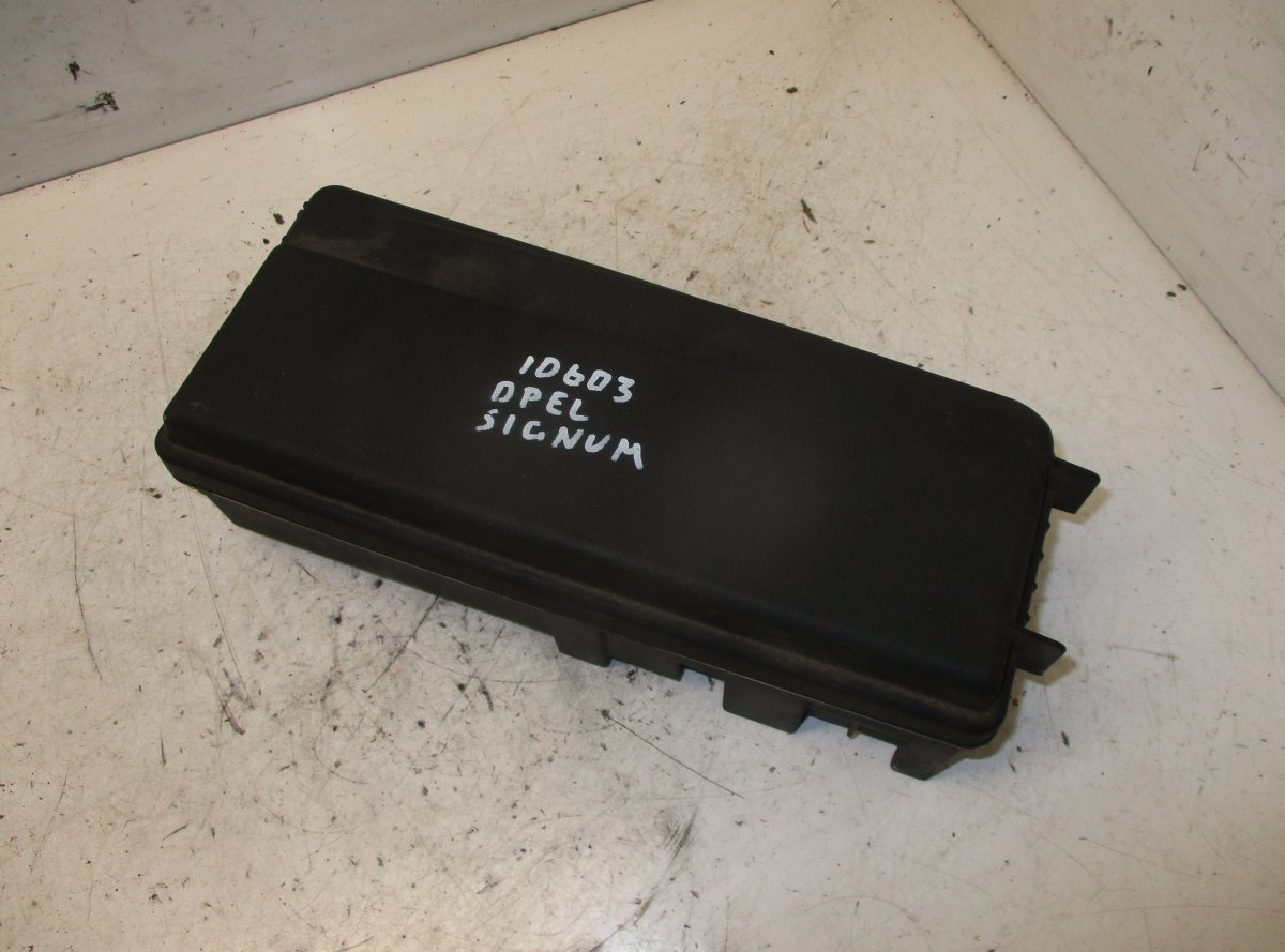 Opel Signum Fuse box OPEL SIGNUM (2003-2008) Fuse box 13205799

Part...