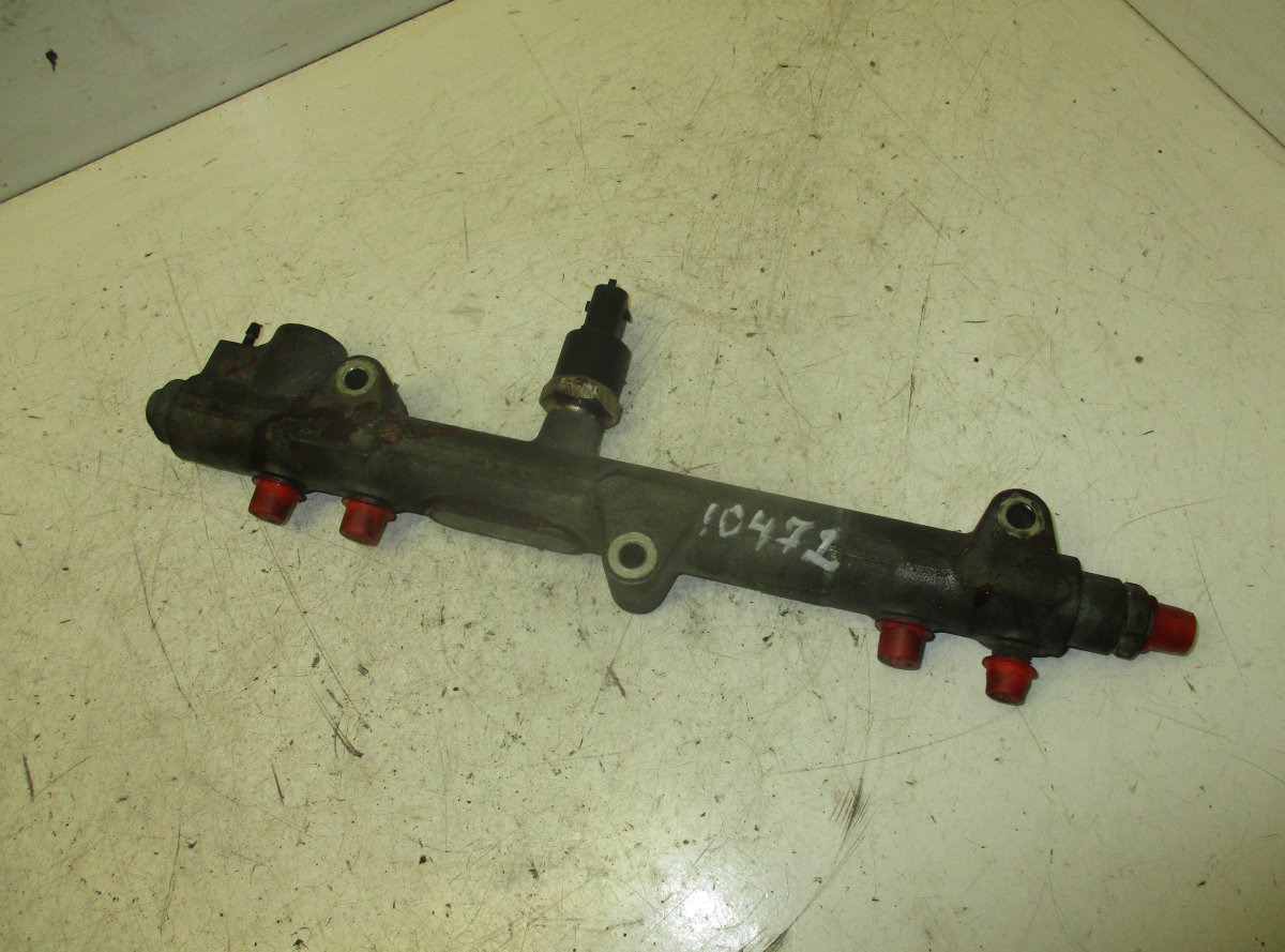 Chrysler Voyager / Town & Country Fuel Distributor / fuel rail CHRYSLER VOYAGER IV (RG, RS) (2000-2008) Fuel D...