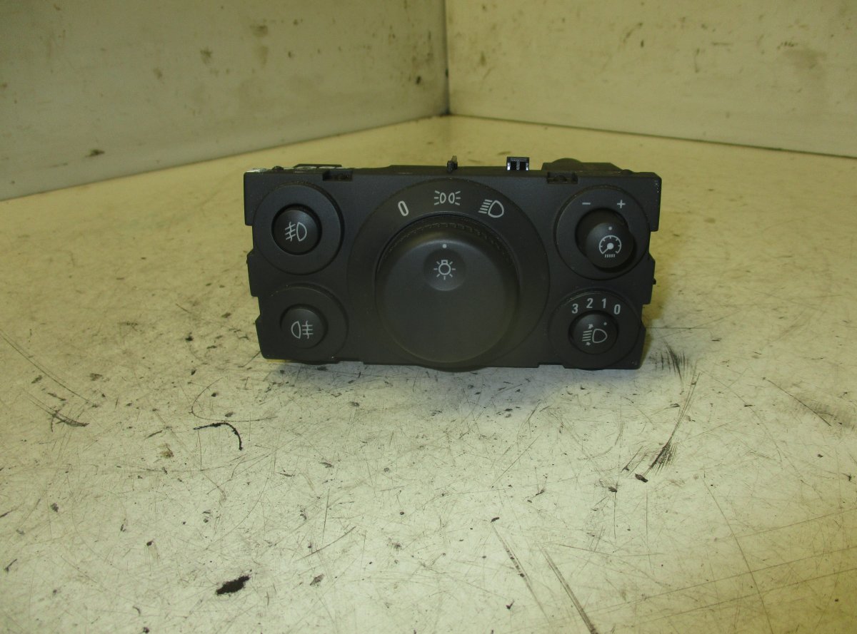 Opel Astra (G) Headlight Switch OPEL ASTRA H (2004-2014) Headlight Switch 13100...