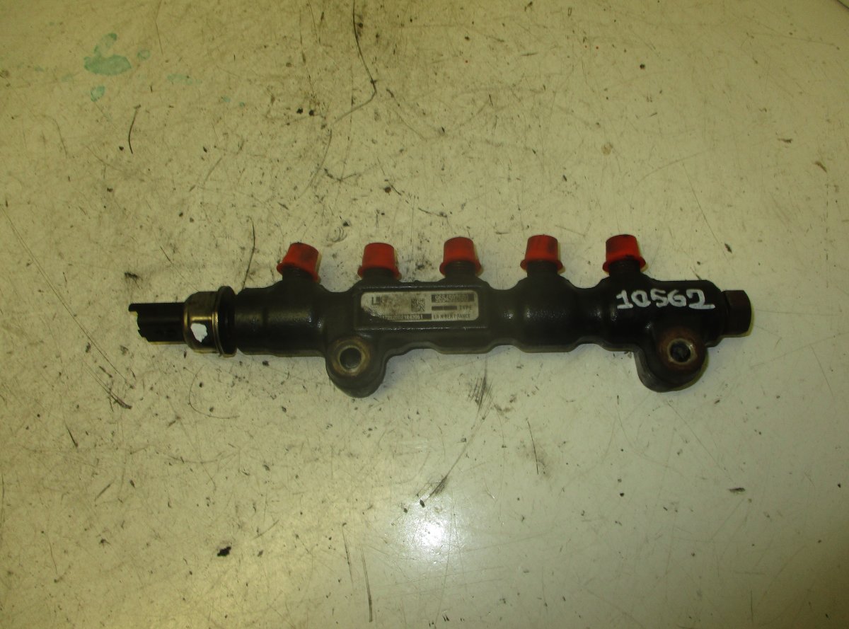 Mazda 3 (BK) Fuel Distributor / fuel rail MAZDA 3 I (BK) (2000-2009) Fuel Distributor / f...
