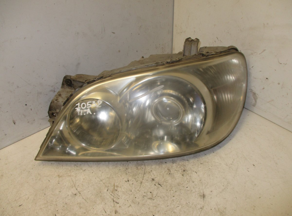Kia Carnival esituli (vasak) KIA CARNIVAL II (GQ) (2001-2005) Headlight left...