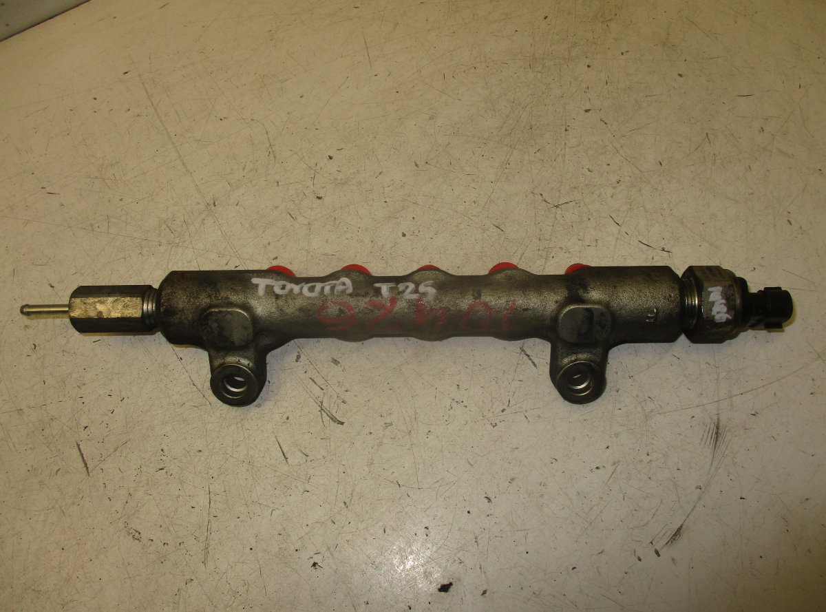 Toyota Avensis (T25) Fuel Distributor / fuel rail TOYOTA AVENSIS (T250) (2003-2008) Fuel Distribu...