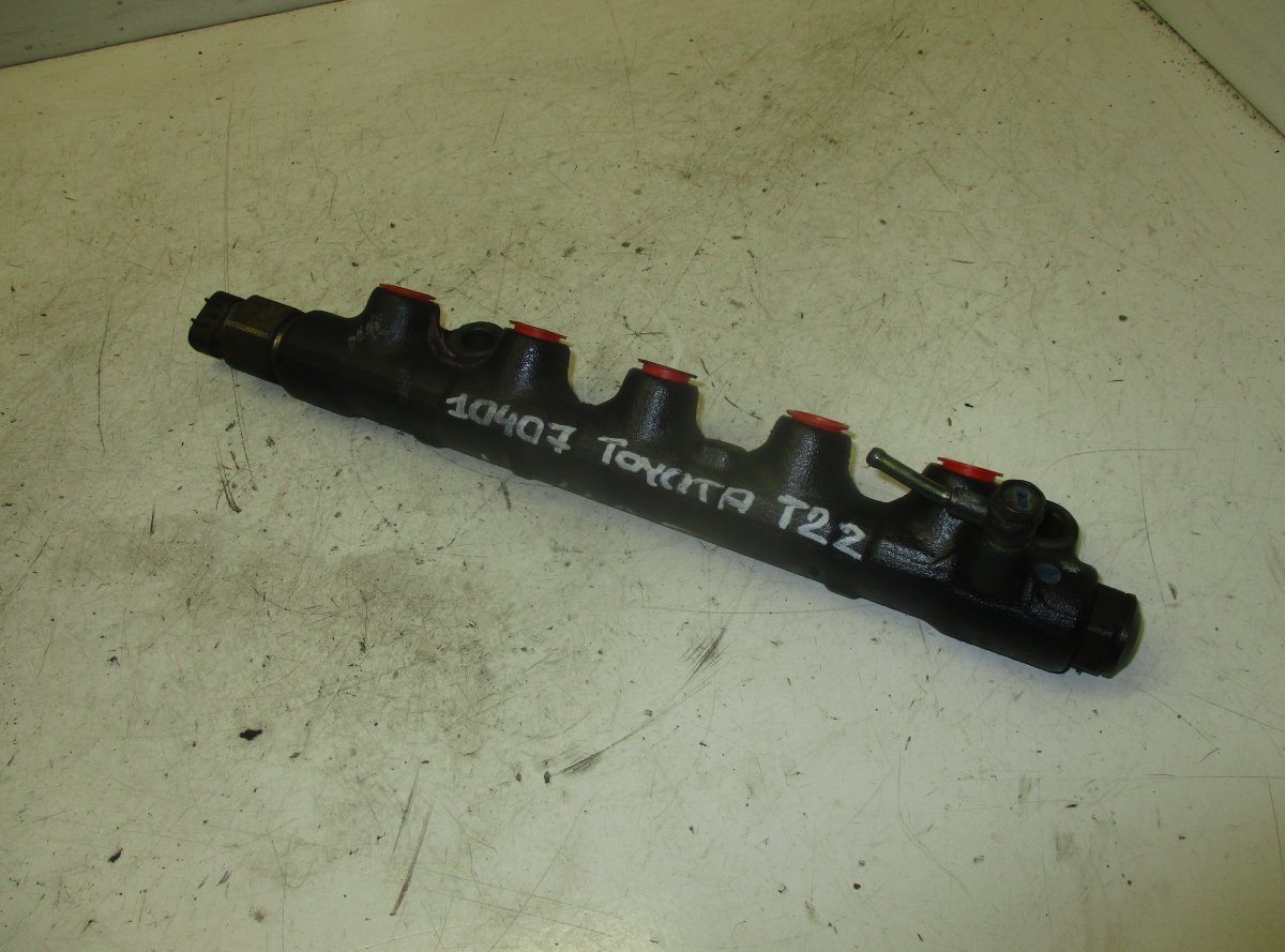 Toyota Avensis (T22) Fuel Distributor / fuel rail TOYOTA AVENSIS (T220) (1997-2003) Fuel Distribu...