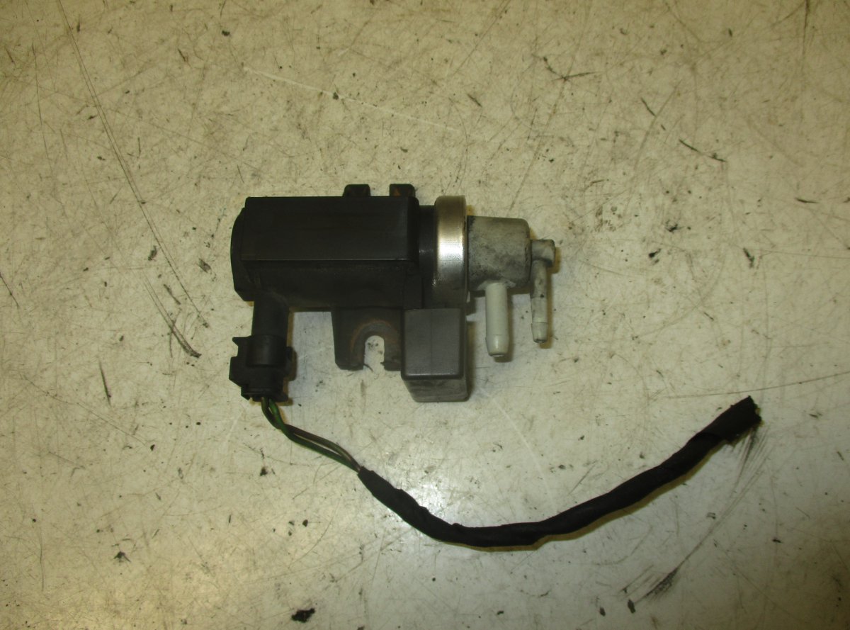 Mercedes-Benz Viano / Vito (W639) Engine Solenoid Valve MERCEDES-BENZ VITO / VIANO (W639) (2003-2014) E...