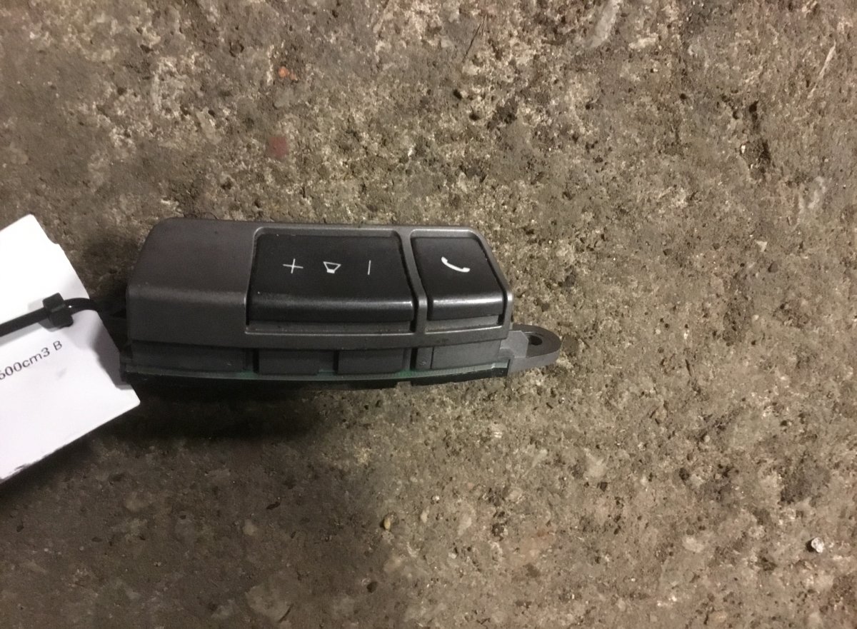 BMW 7 (E65 / E66 / E67 / E68) Steering Wheel MF Switch Left BMW 7 (E65, E66) (2001-2009) Steering Wheel MF ...