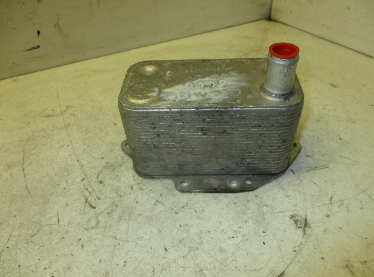BMW 7 (E65 / E66 / E67 / E68) Engine Oil Cooler BMW 7 (E65, E66) (2001-2009) Engine Oil Cooler ...