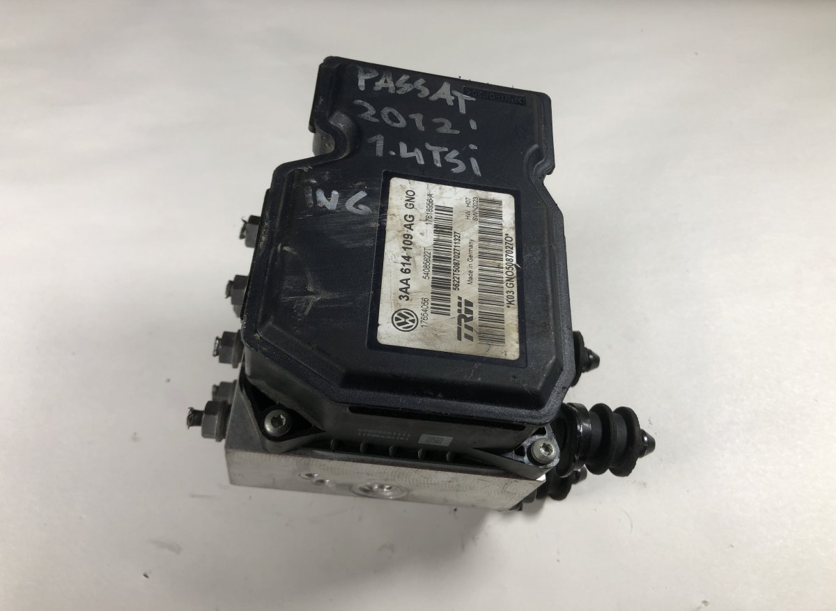 Volkswagen Passat (B7) ABS hydraulic unit / pump VW PASSAT B7 / ALLTRACK (2010-2015) ABS hydraul...
