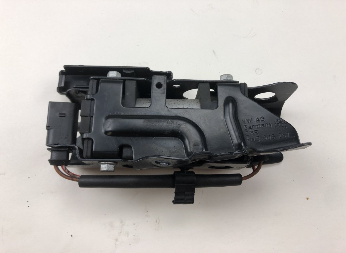 Audi A3 (8P) Fuel injection pump, diesel AUDI A3 (8P) (2003-2012) Fuel injection pump, d...