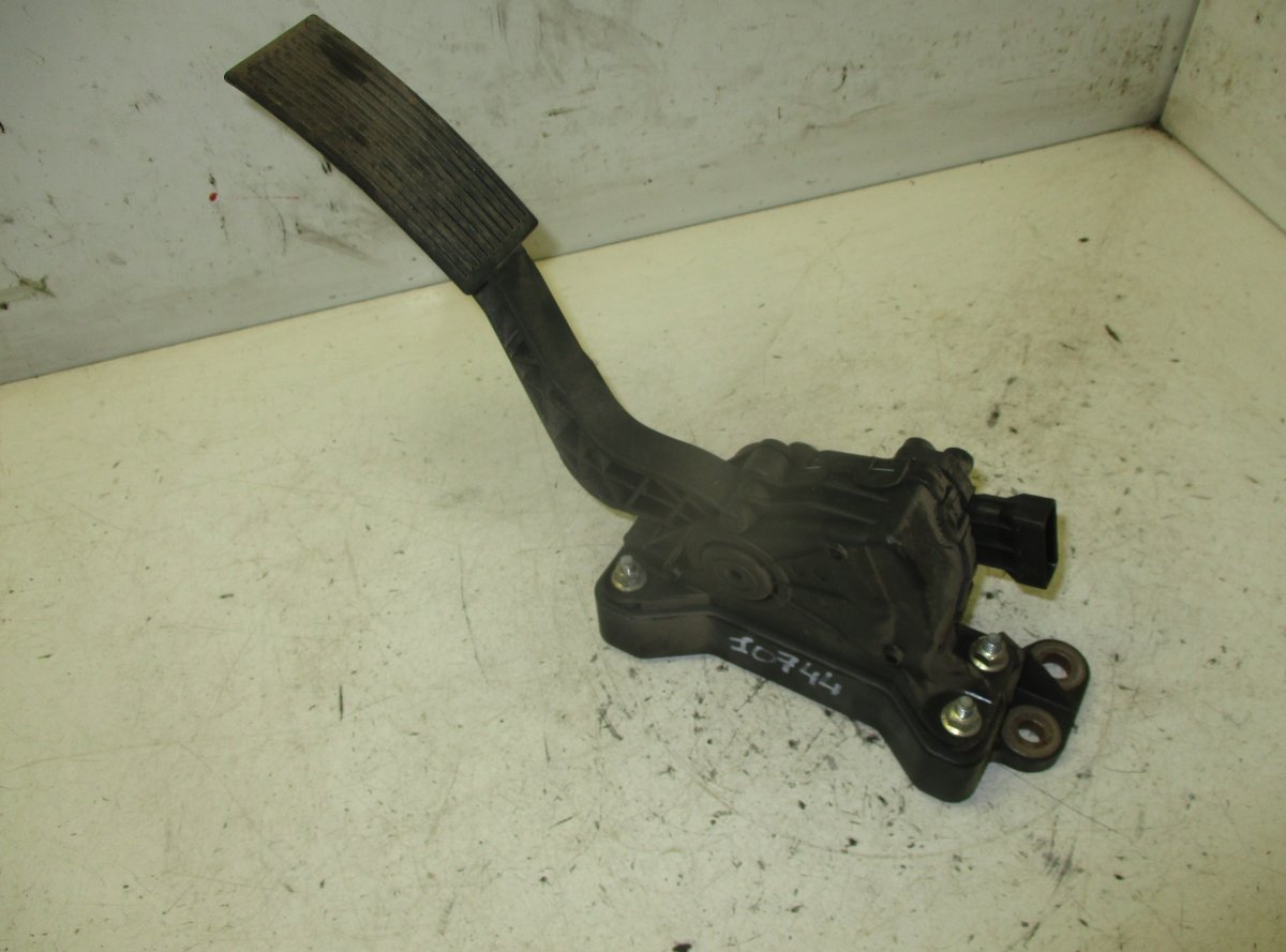 Nissan Pick Up / Navara / NP300 (D22) Accelerator Pedal NISSAN NAVARA II / NP300 (D40) (2004-2021) Acce...