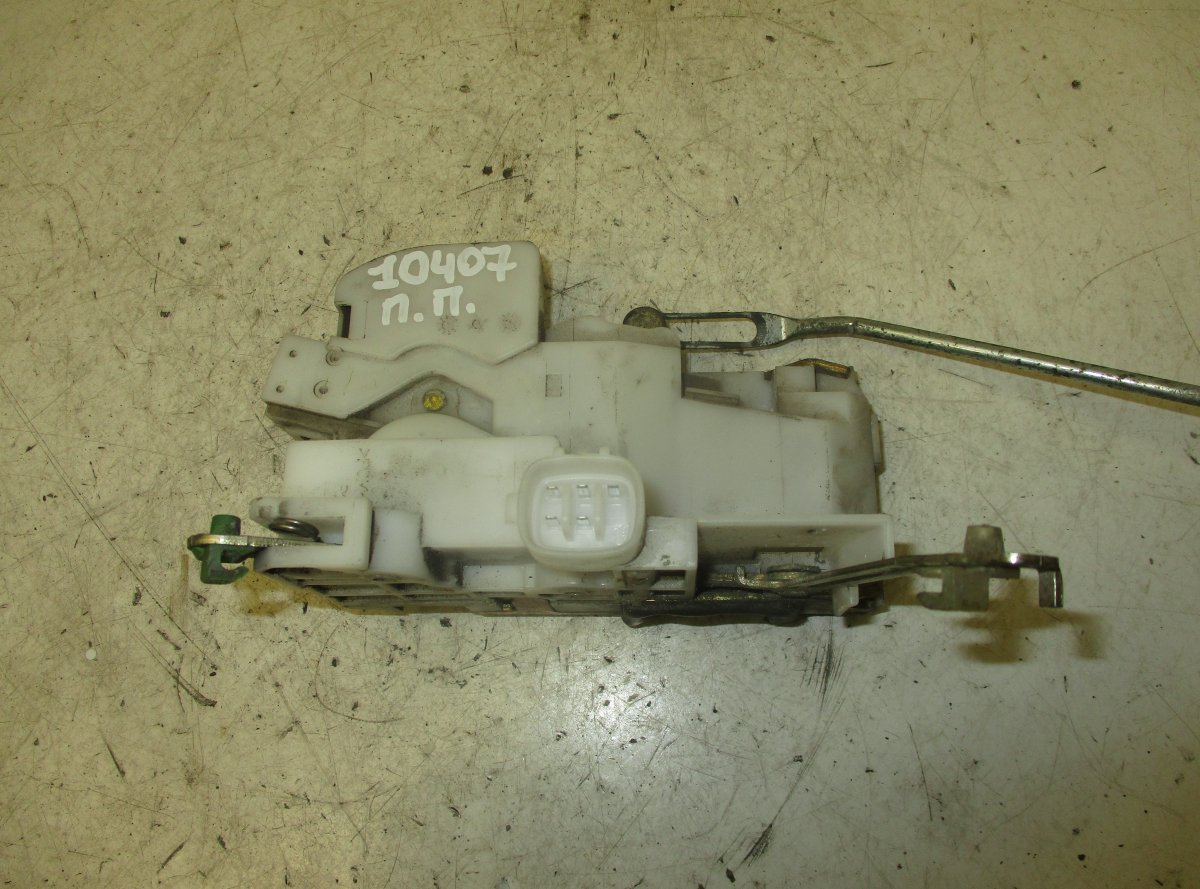 Toyota Avensis (T22) Door Lock Front Right TOYOTA AVENSIS (T220) (1997-2003) Door Lock Fro...