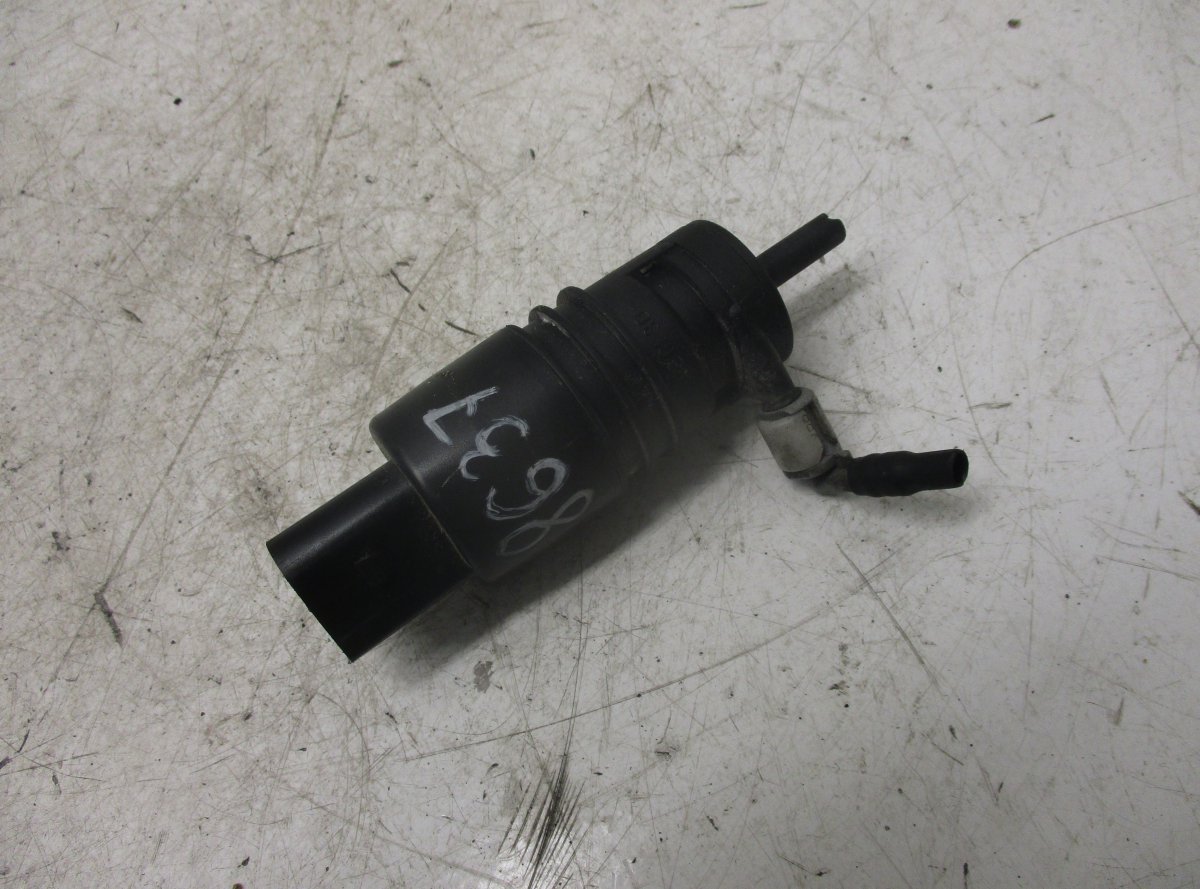 BMW X5 (E70) Washer Pump rear window BMW X5 (E70) (2007-2013) Washer Pump rear windo...
