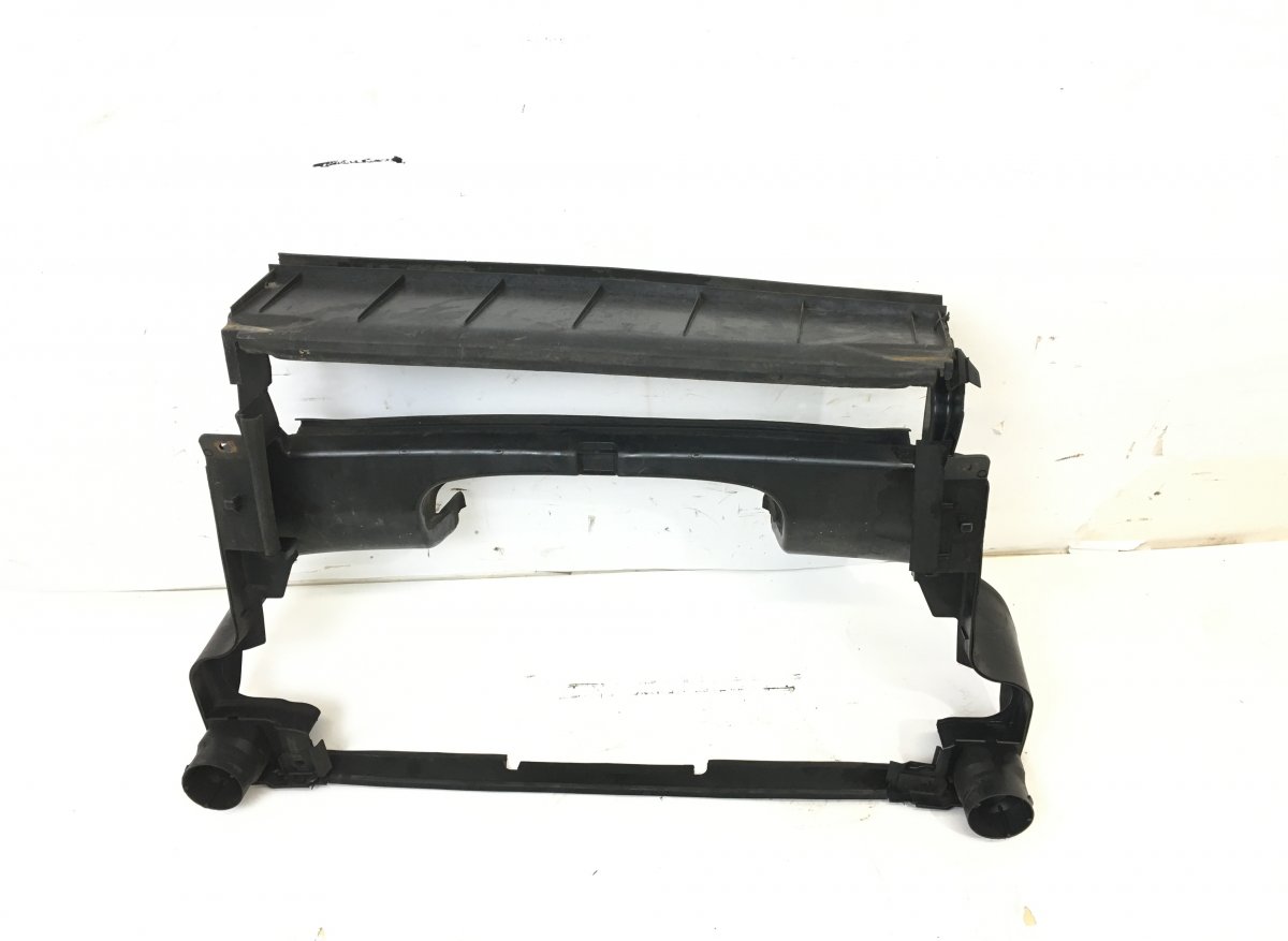 Mercedes-Benz A (W169) Radiaatori tuulesuunaja MERCEDES-BENZ R-CLASS (W251) (2006-2013) Radiat...