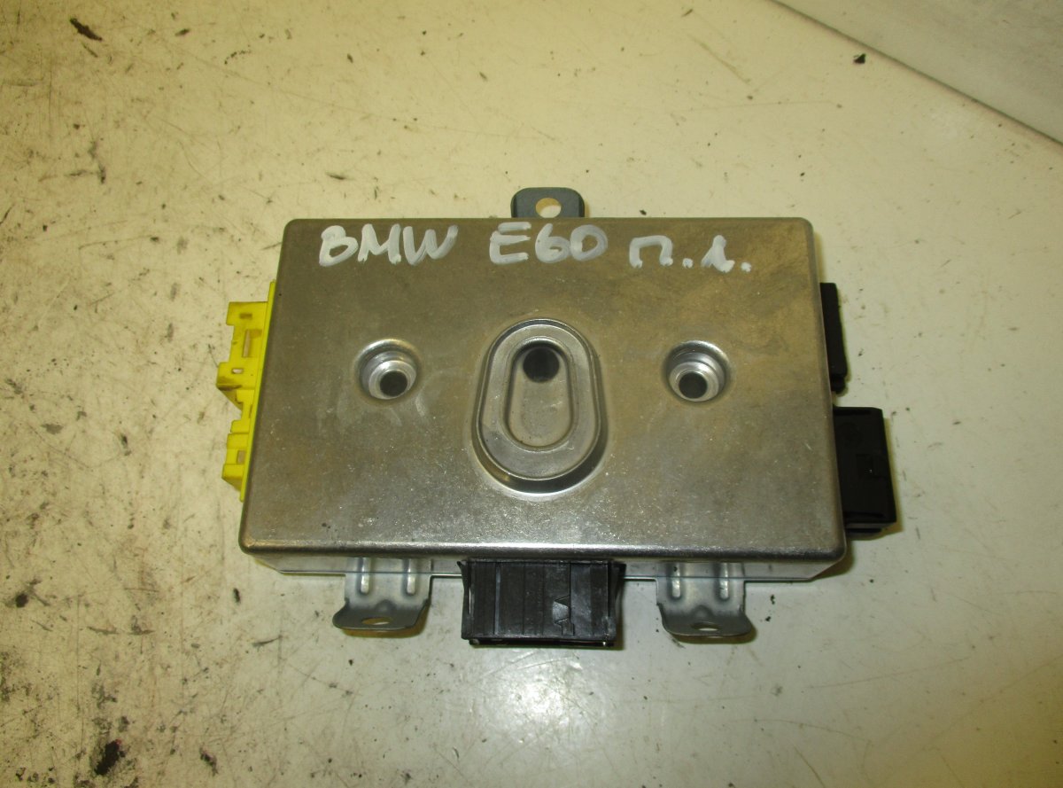 BMW 5 (E39) Door control unit front left BMW 5 (E60, E61) (2003-2010) Door control unit ...