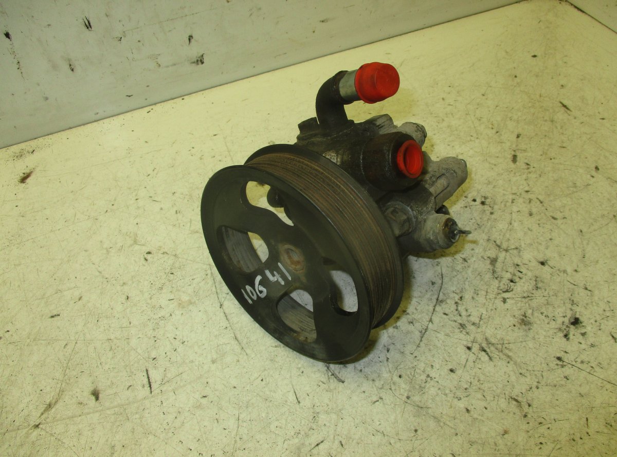 Toyota Avensis Verso roolivõimendi pump TOYOTA AVENSIS VERSO (XM20) (2001-2009) Power s...