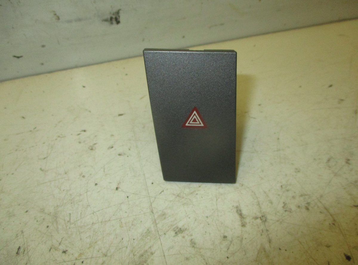 Opel Signum Hazard switch OPEL SIGNUM (2003-2008) Hazard switch 13138255
...