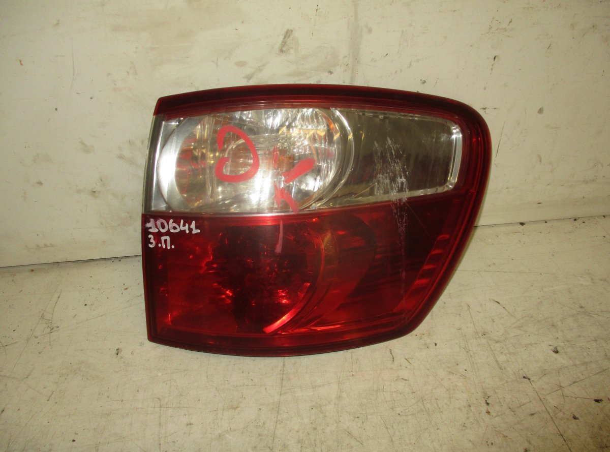 Toyota Avensis Verso Tail light, right TOYOTA AVENSIS VERSO (XM20) (2001-2009) Tail li...