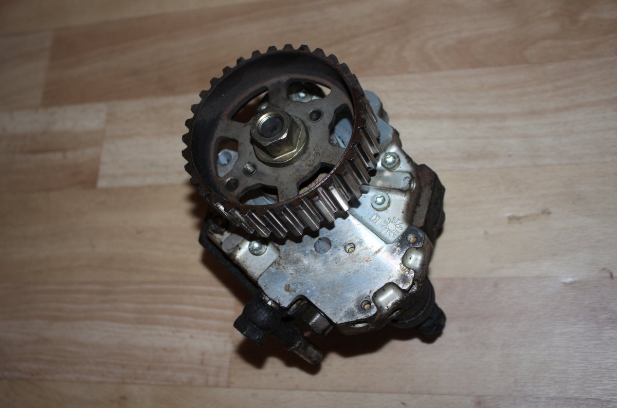 Peugeot 206 Fuel injection pump, diesel PEUGEOT 206 (2A) (1998-2012) Fuel injection pum...