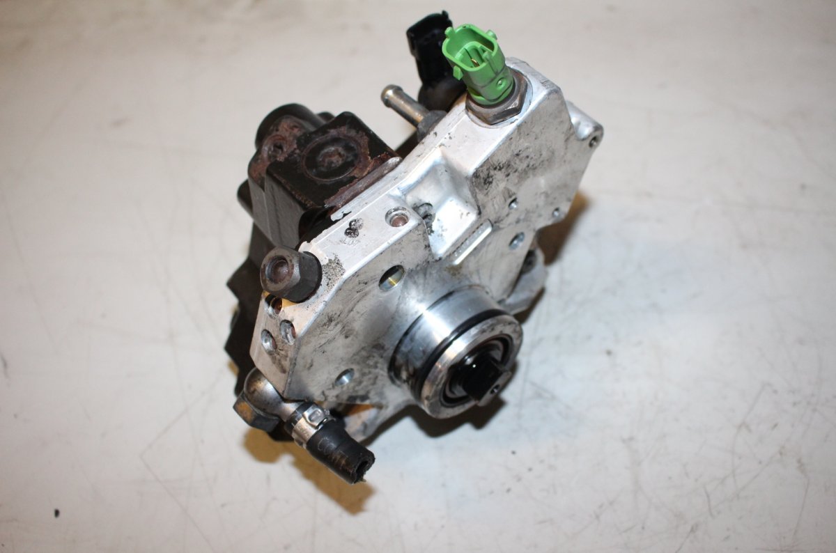 Volvo XC90 Fuel injection pump, diesel VOLVO XC90 I (2002-2014) Fuel injection pump, d...